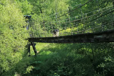 Hängebrücke in Kastor
