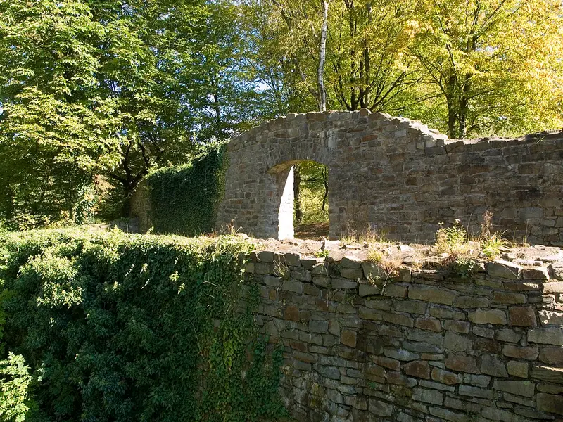Neue Isenburg / Essen - Burgruine