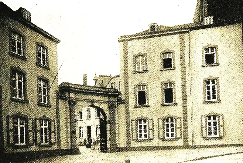 Torbogen des Klosterather Hofs